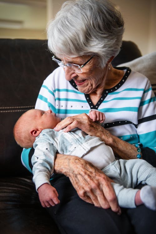 Rules for Grandparents Visiting a Newborn